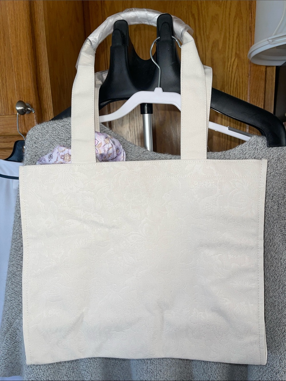 Victoria’s Secret Ivory Tote Bag with Gold Logo Pin Floral Purple Scarf - Picture 6 of 9